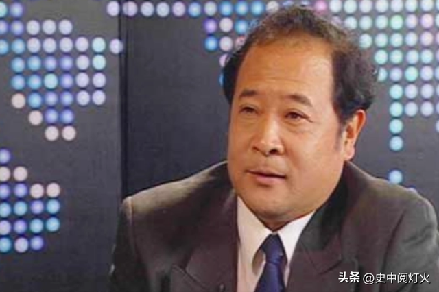 为何天安门不悬挂毛主席的照片，反倒要挂主席的画像？