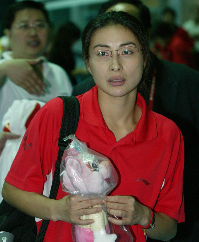 不装了！结婚10年后，章泽天彻底跟刘强东翻脸，郭晶晶当初没说错