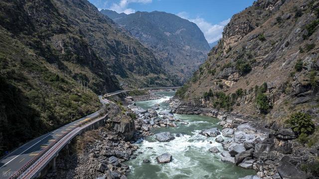 清明"黄金周"收官：出行半径超800公里，数据背后藏着什么信号