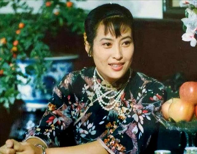 没想到他就是许娣老公，结婚40年甘当家庭煮夫，地位比许娣还高