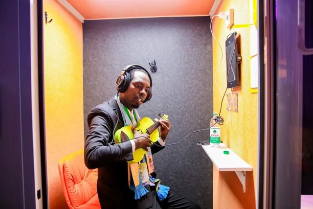 10国非洲媒体人来北京市通州区台湖镇打卡啦！