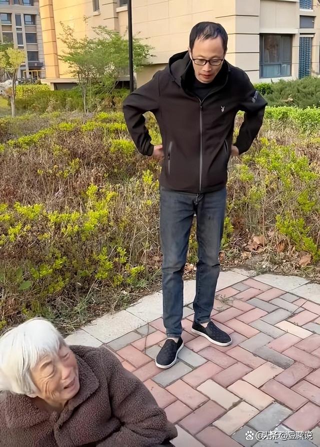 江苏暴打母亲男社死！央媒紧急介入，对话内容曝光，坐牢只是开始