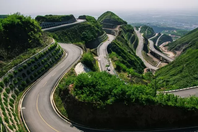 独库公路现垃圾山