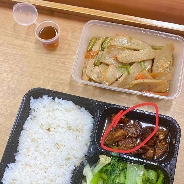 北京下死命令了：在2027年底前，所有中小学必须告别“校外配餐”