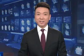 央视主持人康辉：娶小师妹刘雅洁，坚持丁克23年，48岁时他后悔了图片