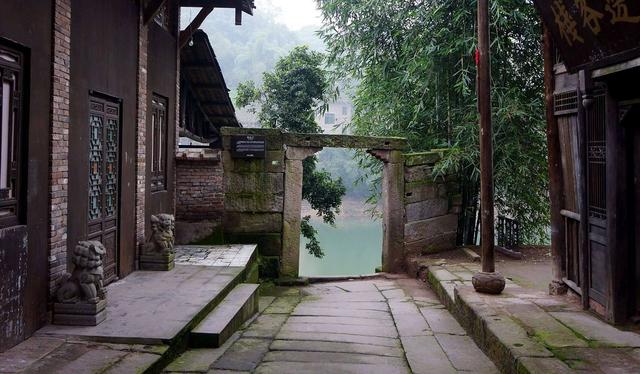 外地人看不懂，重庆人戒不掉：北碚偏岩古镇的河流长出了麻将桌