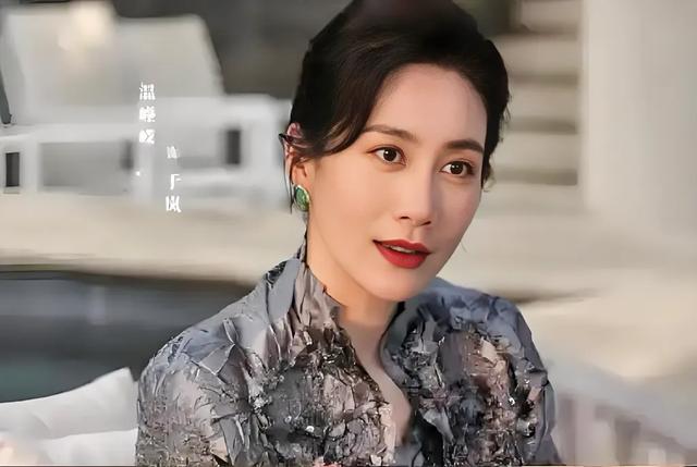 零宣发炸穿热搜！赵露思撕甜妹标签，《许我耀眼》演透成年人博弈