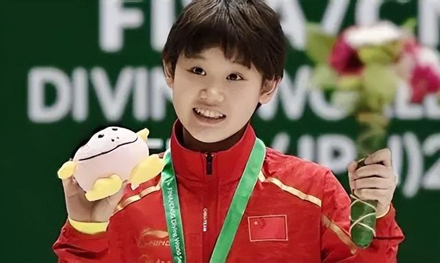 官宣退役不到1月，张家齐接受采访，句句不提却字字都提全红婵