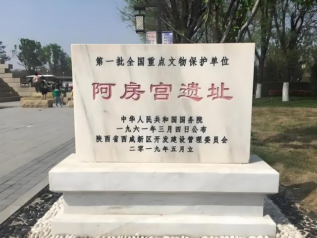 秦皇盛世的奢华梦：阿房宫的辉煌、沉没与永恒传奇