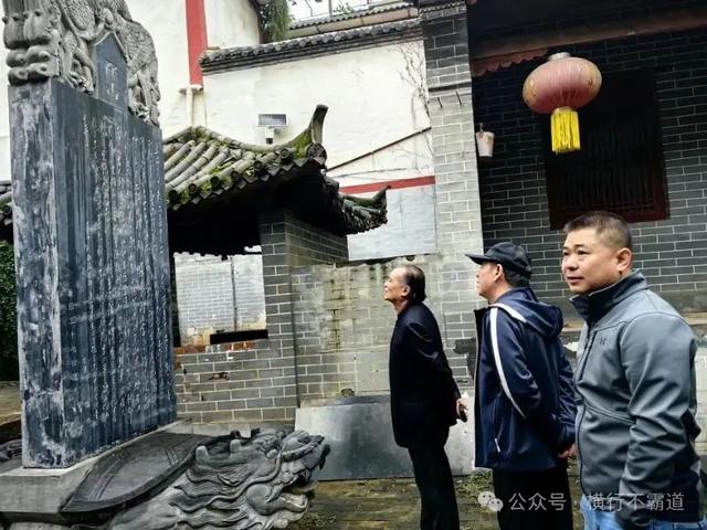严学章到安乐窝，在诗里与邵雍聊天
