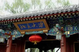 文科排名前十的大学，北师大挤进前3，清华跌至第6，浙大排第8图片