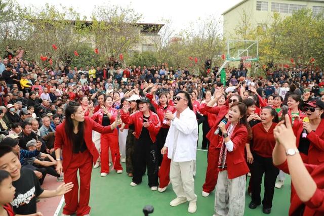 花海与“村BA”共舞！柳江春节文旅市场“热力全开”