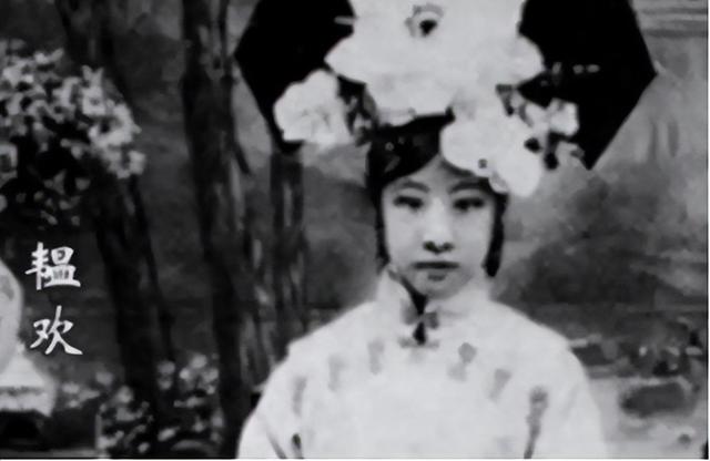 溥仪亲妹妹，活到2004年，临终前说了句溥仪一辈子都不敢说的话
