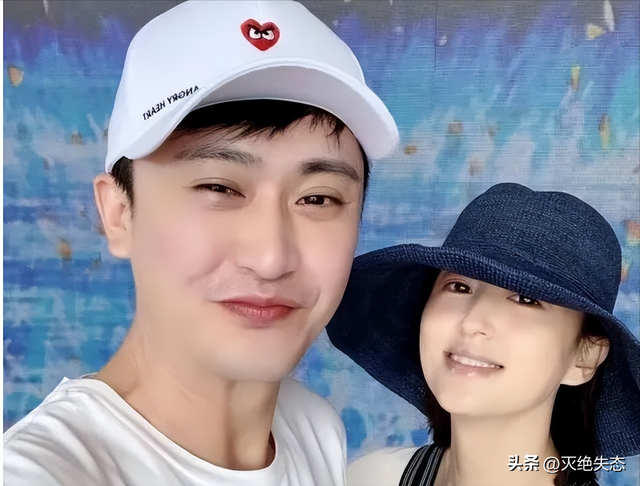 央视主持人携妻女出国旅游，住3800元酒店被骂惨，撒贝宁牵连其中