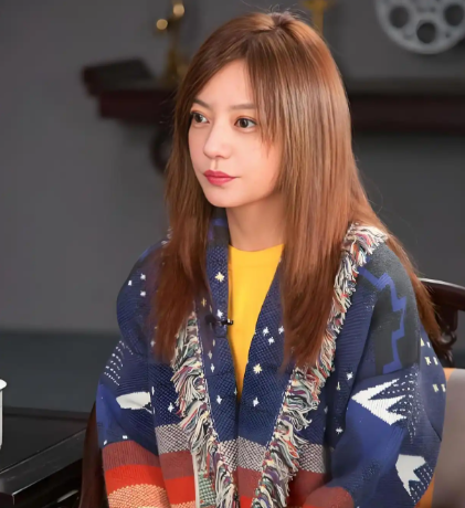 胃癌传闻真相大白半年	，49岁赵薇再迎坏消息，连累的何止闺蜜李湘