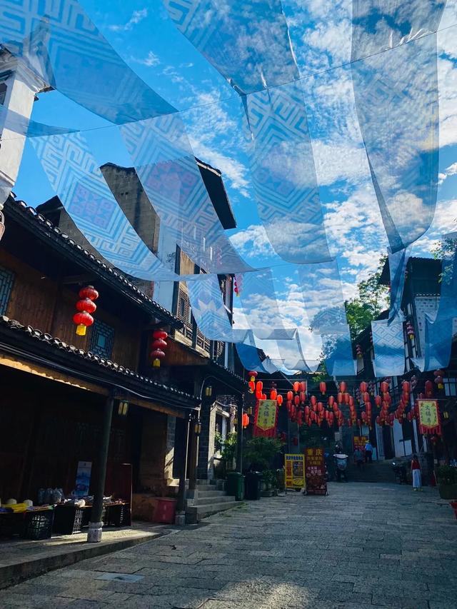 边城印象:一口吃三省 三地闻鸡鸣!