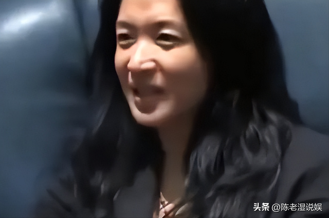 逃到国外半年多，58岁金星近照曝光，终究还是把自己活成了笑话