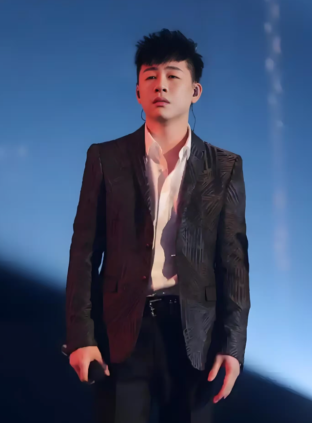 胡彦斌配不上易梦玲？网友议论纷纷，我看完合影后却有不同的看法