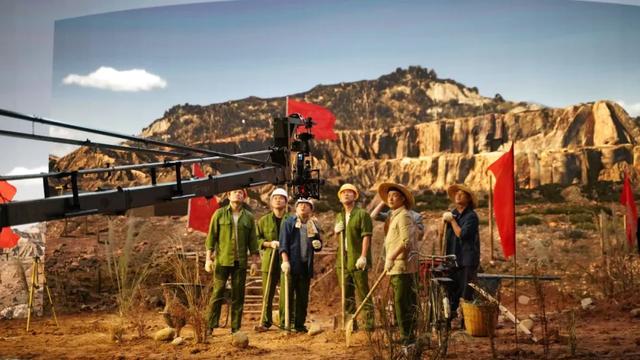 用穿越剧打开深圳45年的“名场面”：这座城永不让人失望