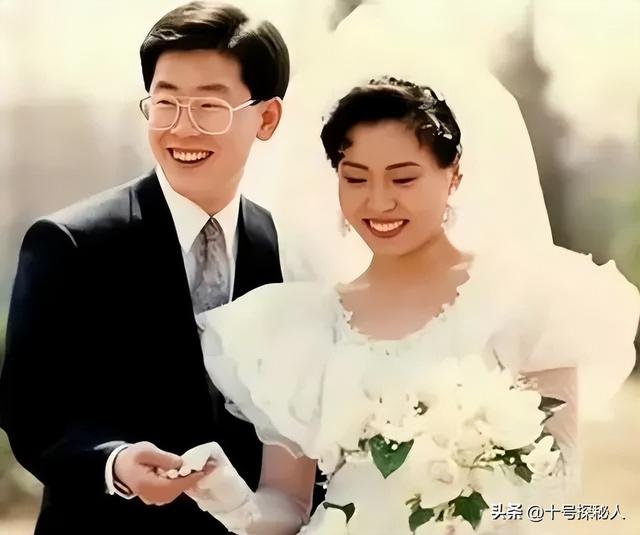 李在明也没想到，访华仅3天	，59岁妻子竟凭一个举动给他长脸了