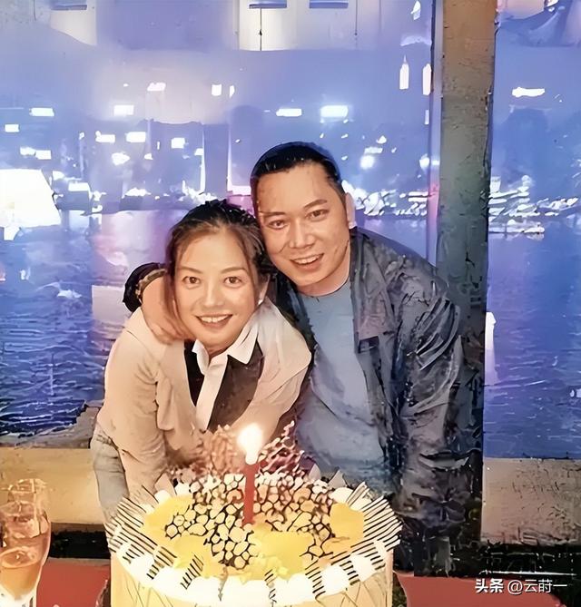 黄有龙做梦也没想到，自己花重金培养大的女儿	，竟给赵薇做了嫁衣