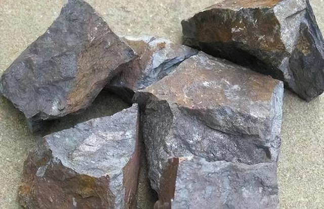 黄金涨60%、白银飙94%！美联储降息+AI光伏加持，后续还能追吗？