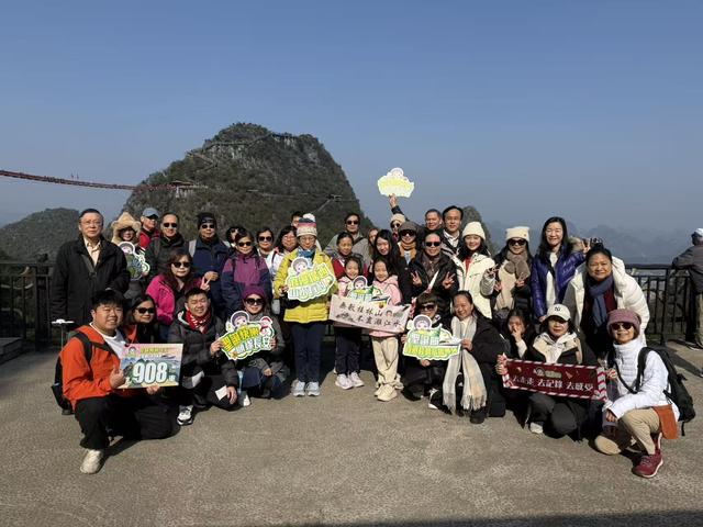 桂林阳朔如意峰索道景区迎来千人香港专列团