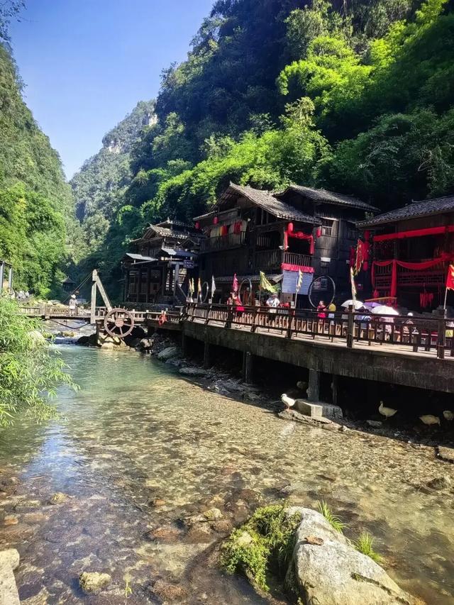 5天4晚，乘“长江一号”游览长江三峡