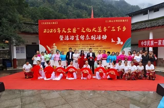 跟着熊猫去狂欢！雅安金秋消费季，千万消费好礼已备齐~