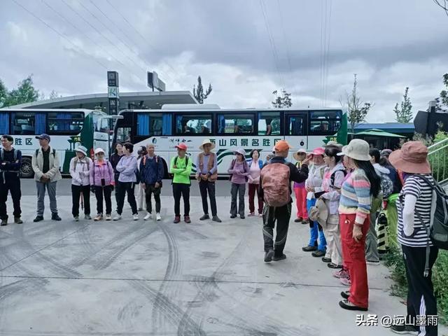 周末徒步，爬西山、走千步岩、过东风坝，我们在山水间快乐行走