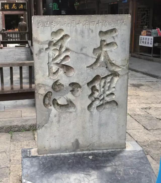 清清濯水:洗尽铅华见本心