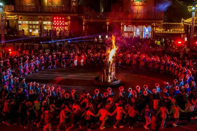 高铁穿云来！有问题，找警察“阿哥”~