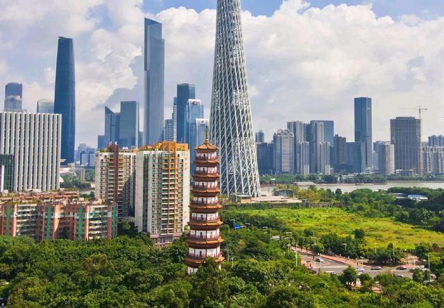 广东人口最多的城市，比佛山、惠州总和还多，面积却不到韶关12