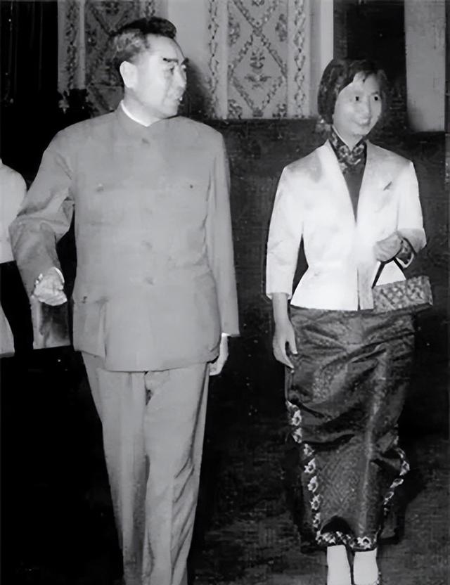 陈毅夫人张茜有多美？41岁和周总理合影	，气质非凡美丽动人
