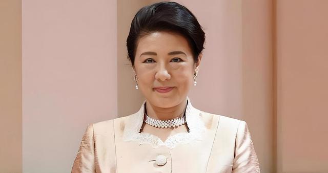 事态升级！解放军对日改口	，中方7字定性高市，日本搬出皇后求和