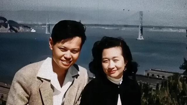 18年，杨振宁儿女从美国来看望父亲与翁帆，一家人在三峡其乐融融