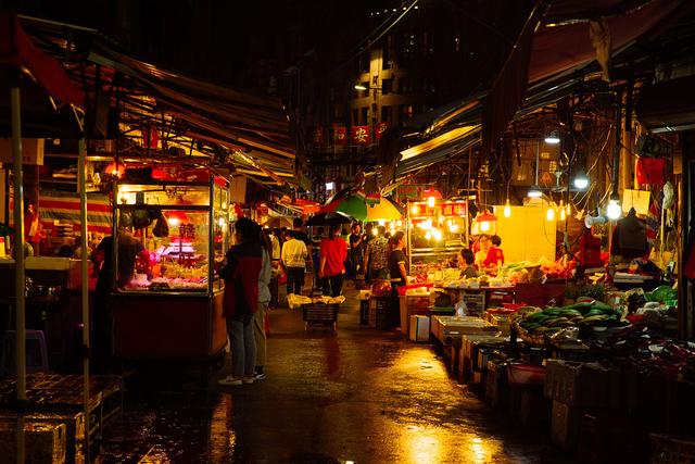 法国小伙来中国旅游，回国后发文称：中国晚上太危险，千万别出门