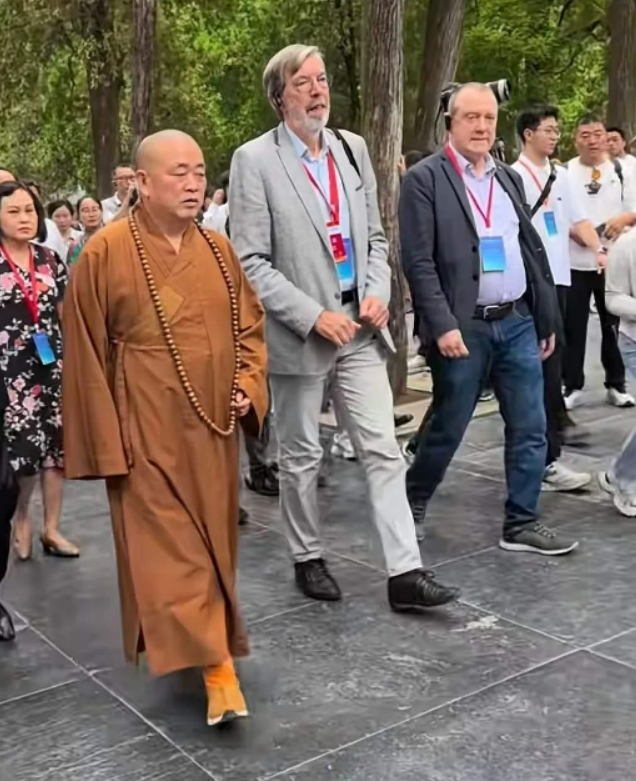曝释永信被带走调查，少林寺回应模糊，曾被举报在国外有上亿豪宅