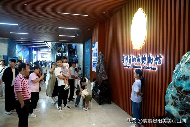 双节打卡观山湖：游客沉醉山水间 乐享诗意栖居