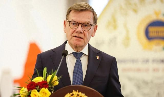 日本话音刚落，又一国介入台海，专机已经离华，要逼中国做3件事