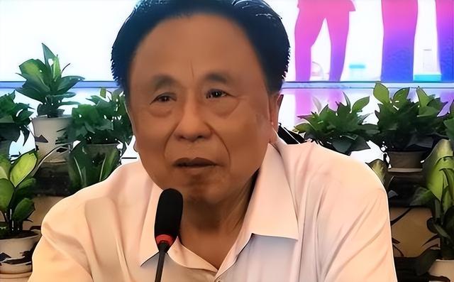 包养10位情妇，睡觉翻牌生下11个私生子，最小情人竟还是零零后！