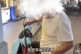 女子穿吊带游玩潮州古城，被电动车男子指责“不端庄”，景区：构成骚扰，会向警方反映图片