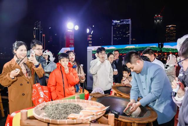 以星河为幕 以茶韵为章 蒙顶山茶文旅华章奏响跨年夜