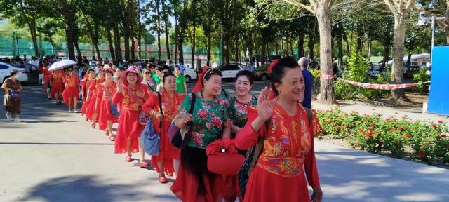 走进校园收获多·旅游文化展风采