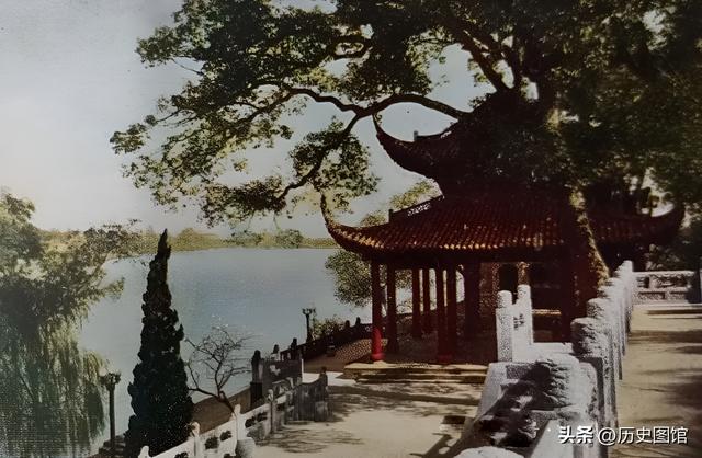 50年代杭州，居然是这个样子的！西湖没什么游客，黄龙洞太神秘