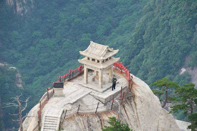 去了一趟华山旅游,发了朋友圈,以为有人点赞,结果尴尬了!