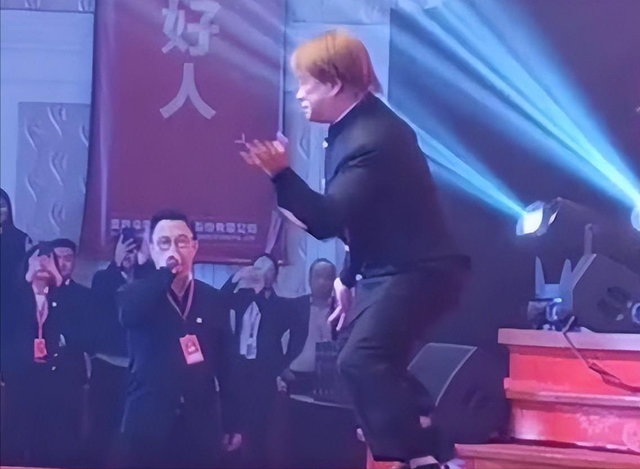 梁小龙被曝离世2天，私生活被扒底朝天	，原来他和杨少华处境一样