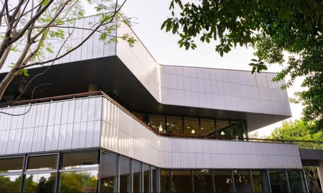 今天,深圳正式迎来......