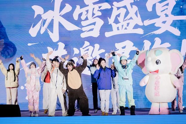 成都的街头，飘来峨眉的雪