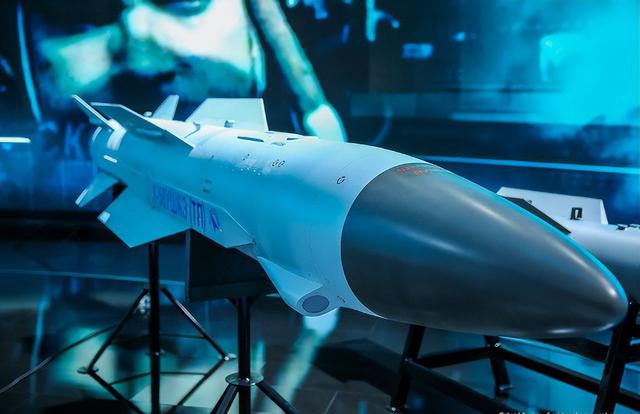 俄苏-57罕见亮出主弹舱	，全新反辐射导弹曝光，专为压制防空系统